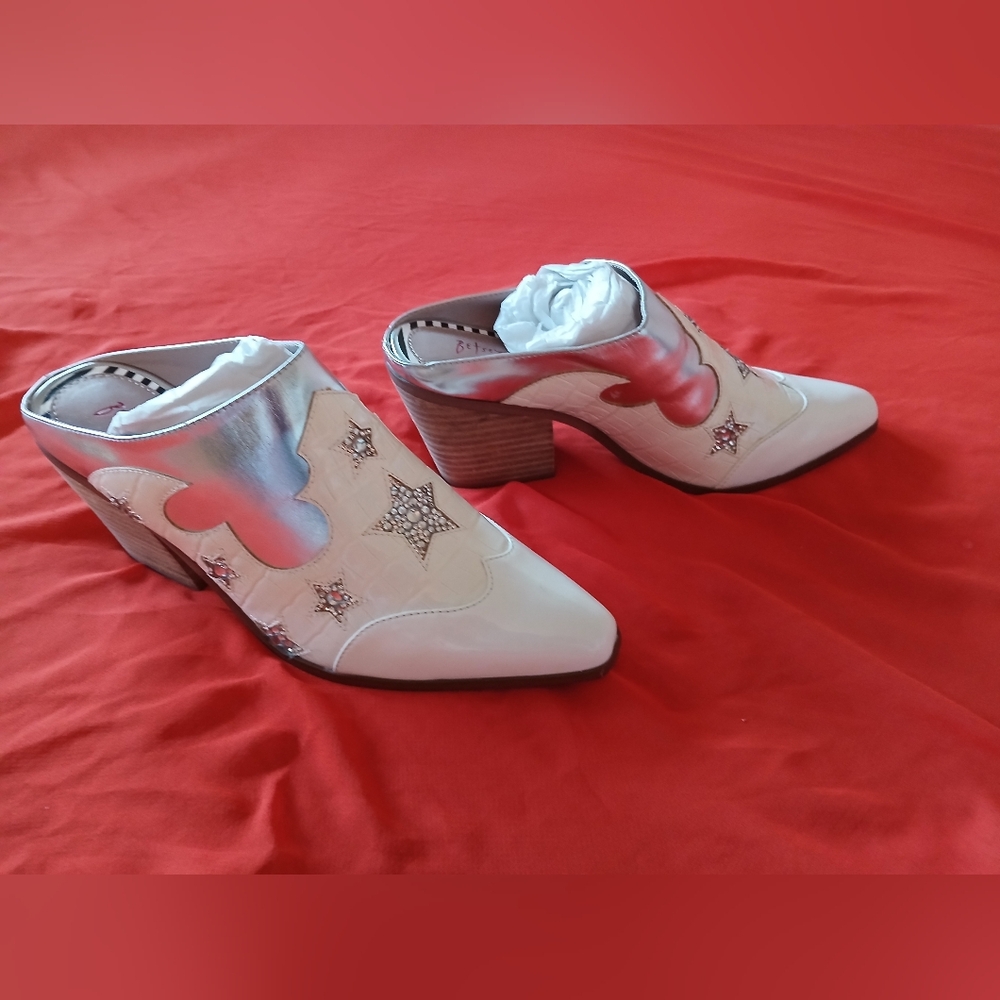 Betsey Johnson Women's Denniss Mule (NWOT) - Picture 6 of 9